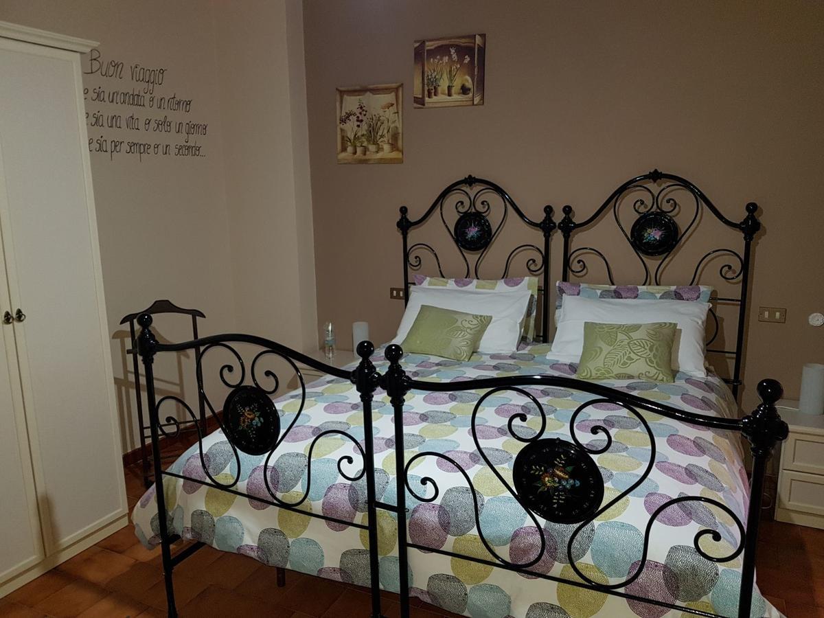 B&B A Casa Di Nonna Massa d'Albe エクステリア 写真